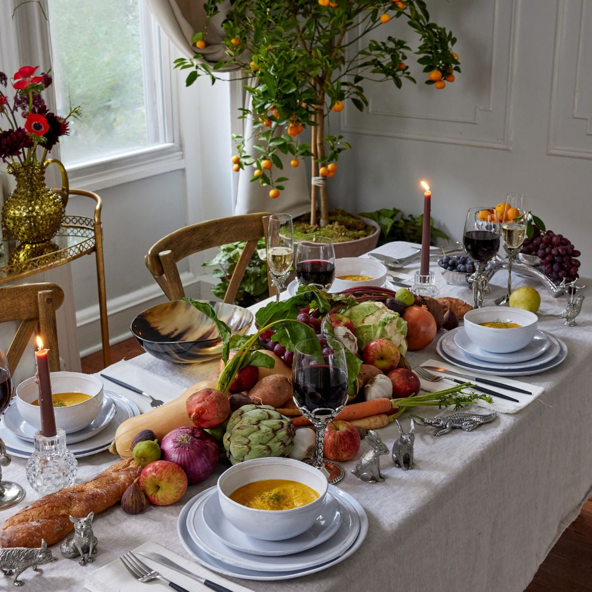 The Perfect Holiday Starter: Butternut Squash Bisque and Stylish Table Setting Ideas