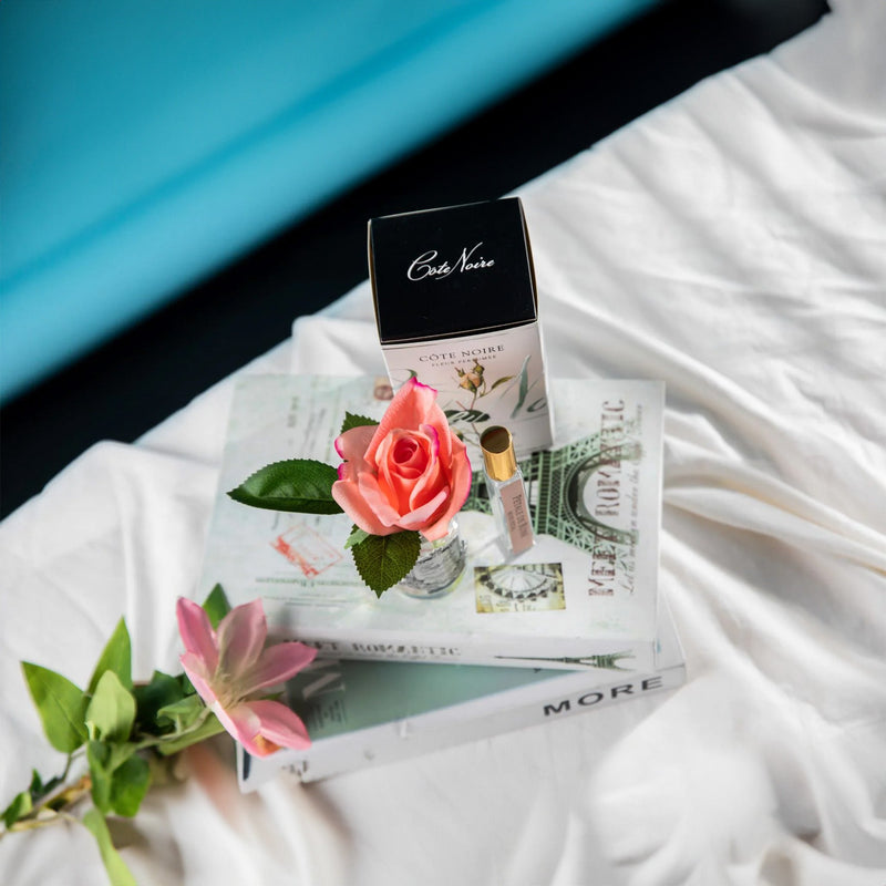 Natural Perfumed White Peach Rose Bud with Clear Vase  | Côte Noire